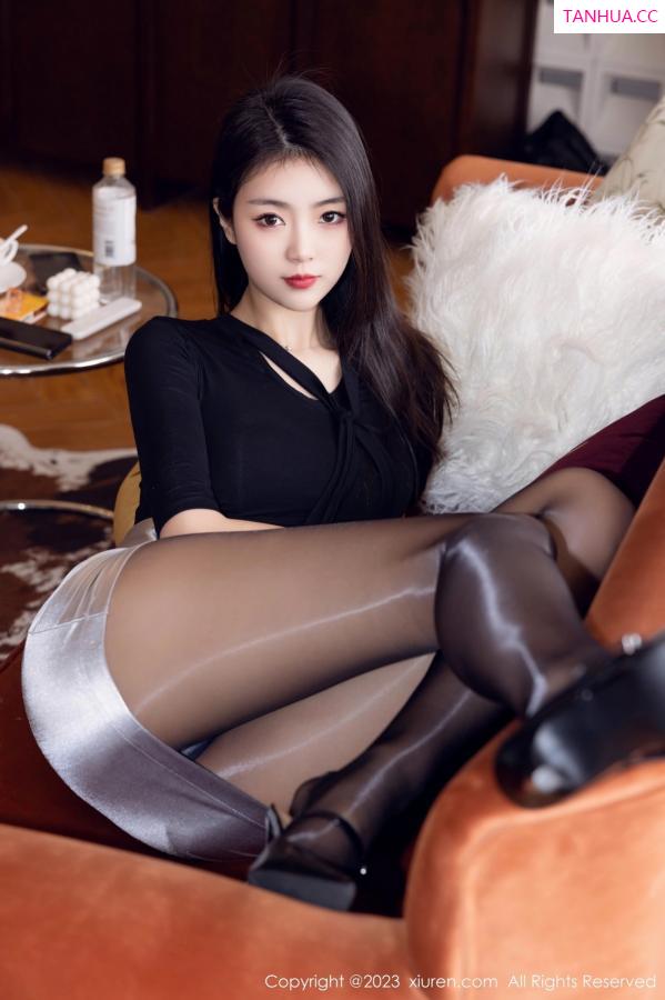 可乐Vicky  [XiuRen]高清写真图 2023.03.29 No.6493 可乐Vicky 黑丝短裙第44张图片